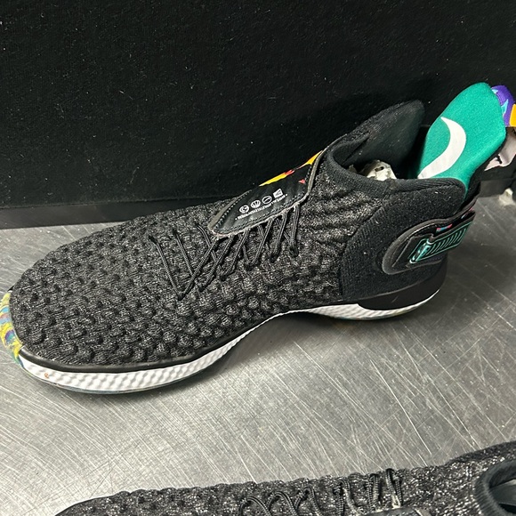 Nike Air Zoom UNVRS Size 8.5 Men - Picture 8 of 15